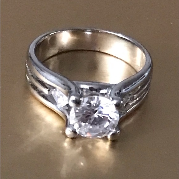 Silver Round Cut CZ Gem Ring 8 W/Gift Bag - Picture 5 of 7